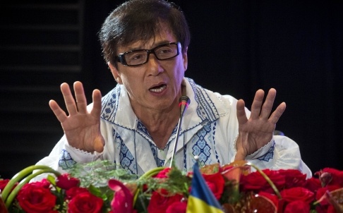 Thanh Long mang dan em tren truyen hinh hinh anh