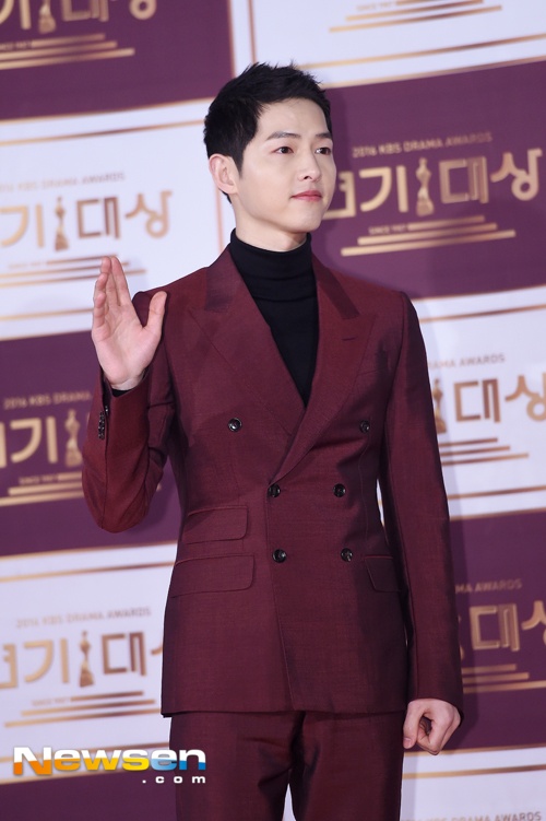 Song Joong Ki va Song Hye Kyo tren tham do anh 3