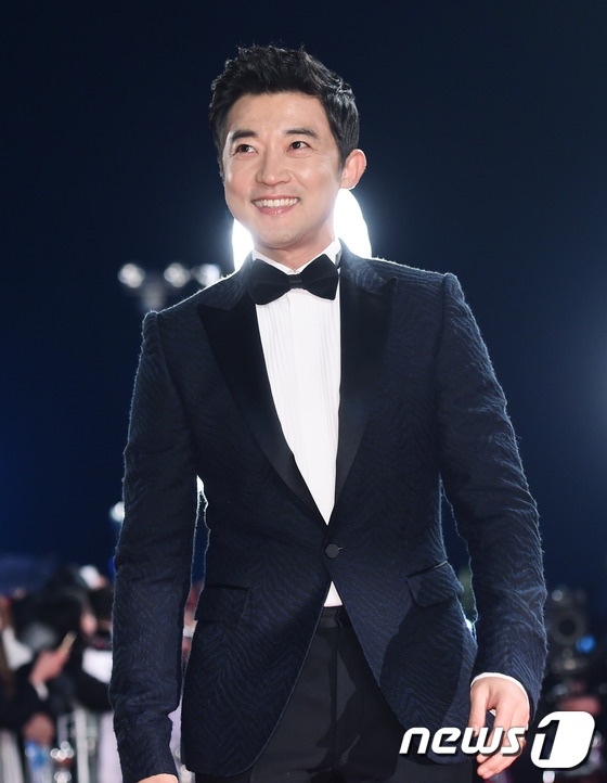 Song Joong Ki va Song Hye Kyo tren tham do anh 12