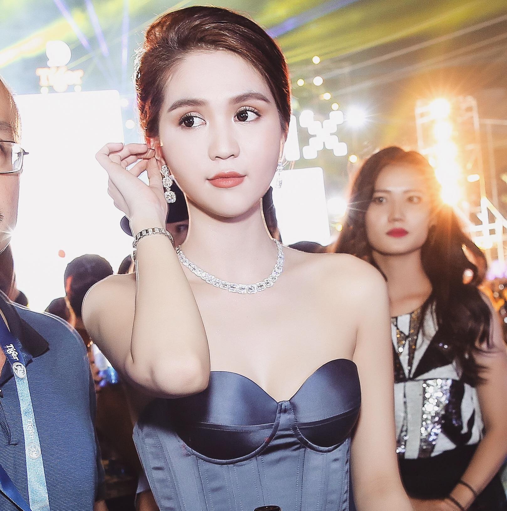 Ngoc Trinh du su kien don nam moi 2017 anh 4