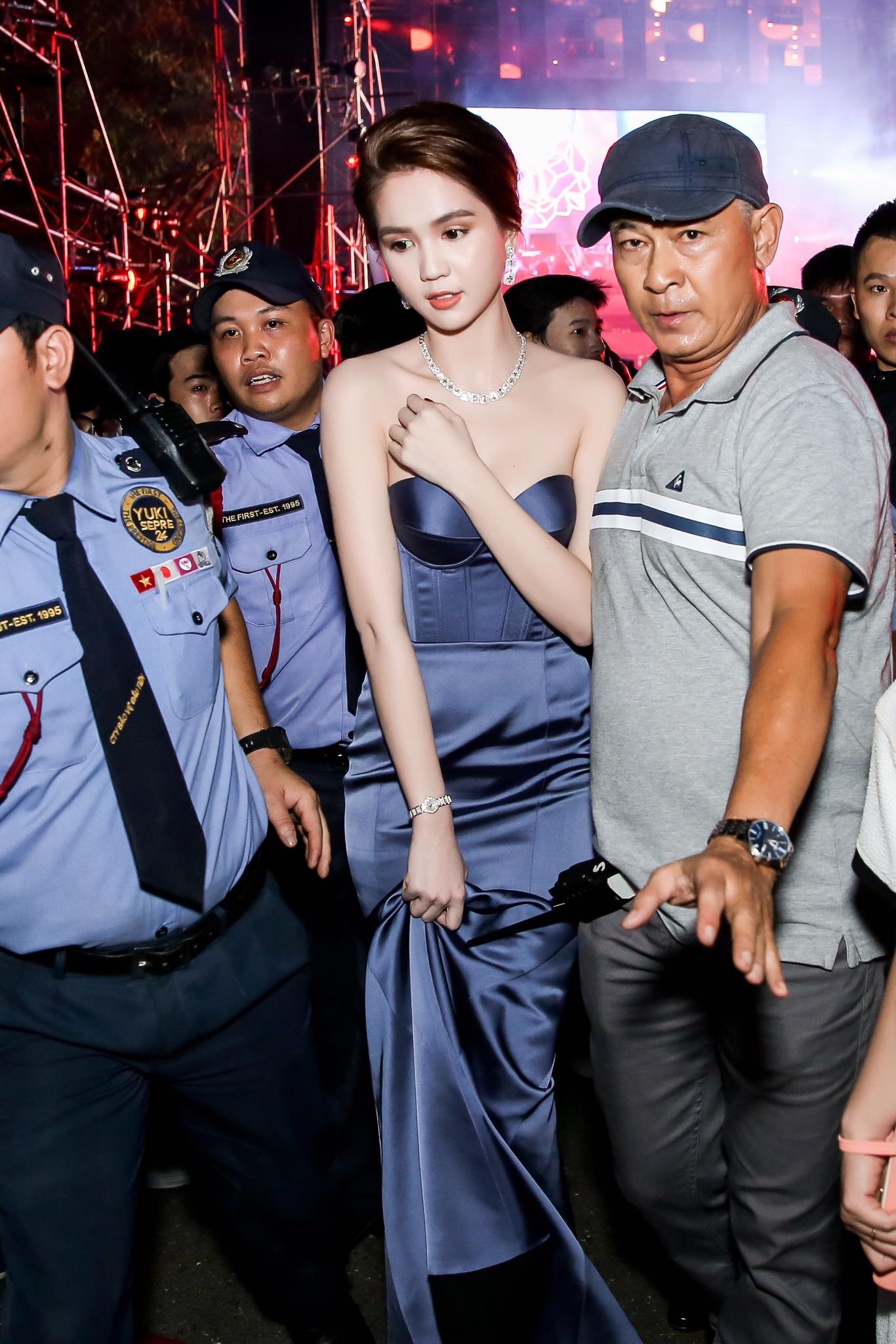 Ngoc Trinh du su kien don nam moi 2017 anh 1