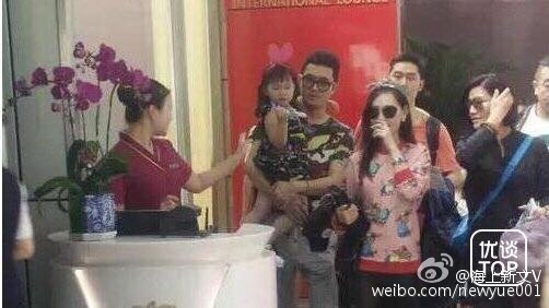 Vo sao 'Bo oi minh di dau the' cong khai di ben nguoi tinh hinh anh