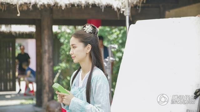 Angelababy mang thai van cuoi ngua anh 4
