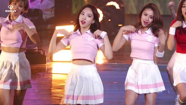 Ca sĩ Hàn Quốc gặp sự cố trang phục ảnh 3 Ca si Han Quoc gap su co trang phuc anh 3