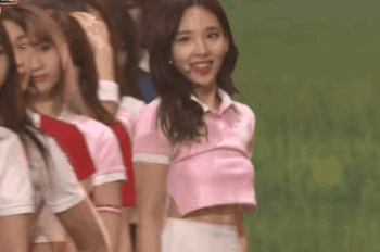 Sao nu Han gap su co tut noi y tren san khau hinh anh