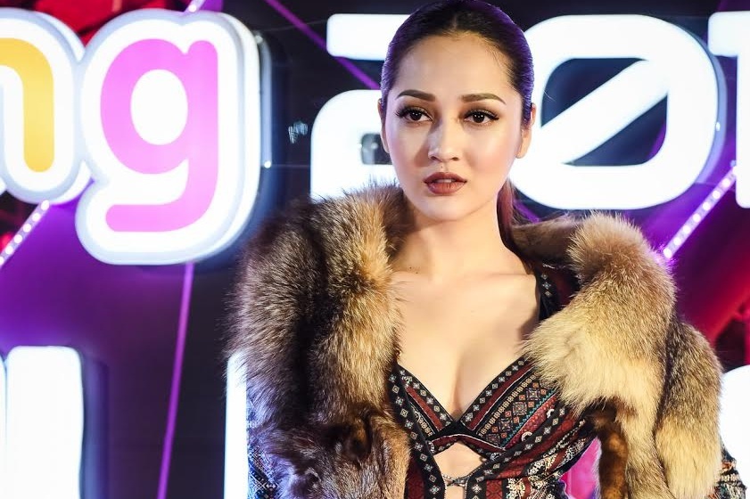 Bao Anh len tieng ve trang phuc tao bao gay tranh cai o ZMA hinh anh