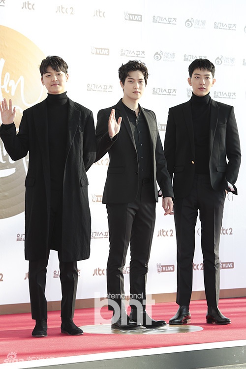 Dan sao Han xuat hien tren tham do dau nam anh 9