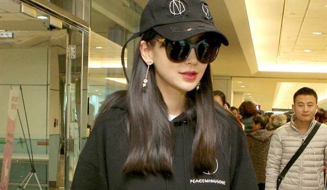 Angelababy sang Hong Kong chuan bi sinh con hinh anh