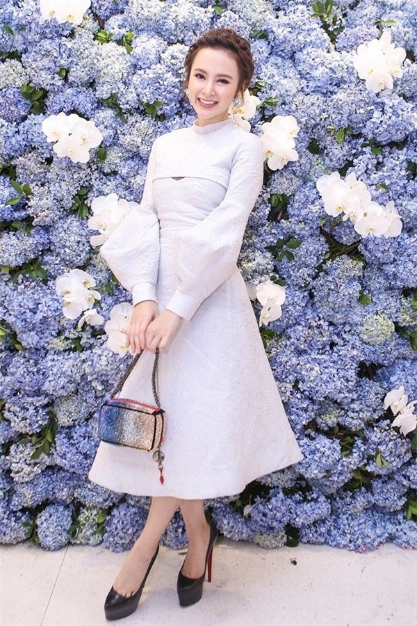 Angela Phuong Trinh trung thanh voi giay de cao anh 9