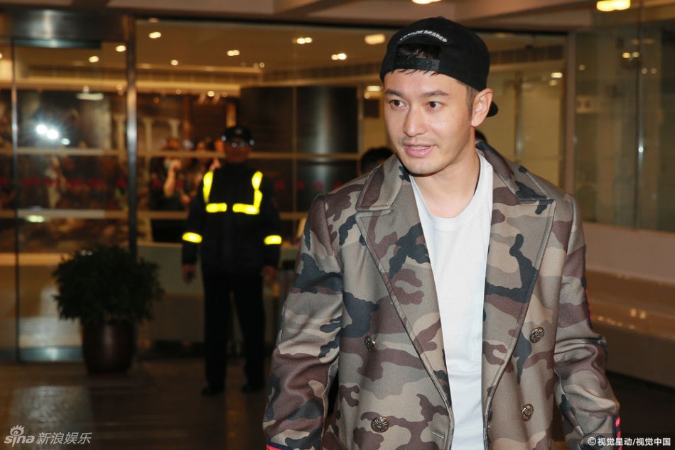 Huynh Hieu Minh xuat hien tieu tuy sau khi vo sinh anh 4