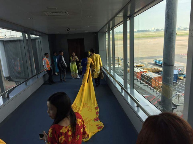 Bà Thúy Nga mặc áo dài dài 5 m ảnh 3 Ba Thuy Nga mac ao dai dai 5 m anh 3