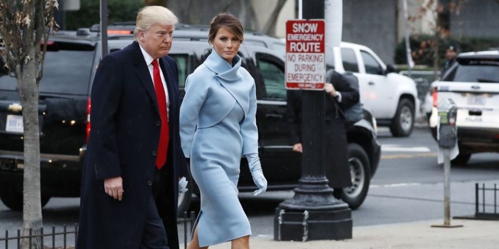 Váy ngày nhậm chức của vợ Donald Trump ảnh 1 Vay ngay nham chuc cua vo Donald Trump anh 1