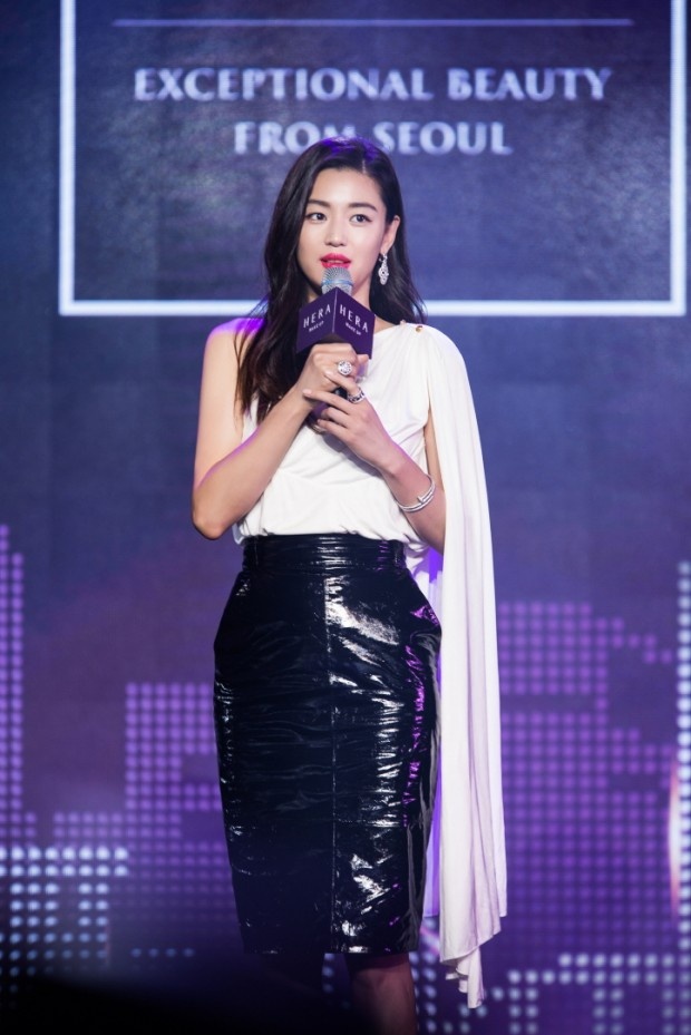 Mac sang chanh,  giau khuyet diem nhu Jun Ji Hyun anh 5