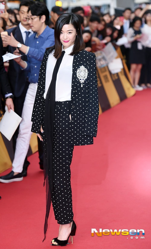 Mac sang chanh,  giau khuyet diem nhu Jun Ji Hyun anh 9