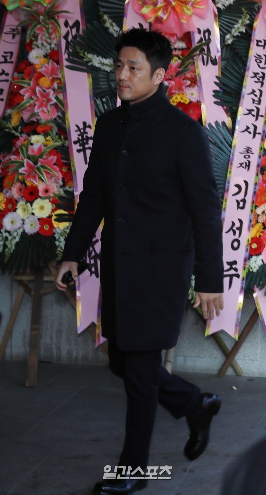 Park Ha Sun cuoi Ryu Soo Young anh 6