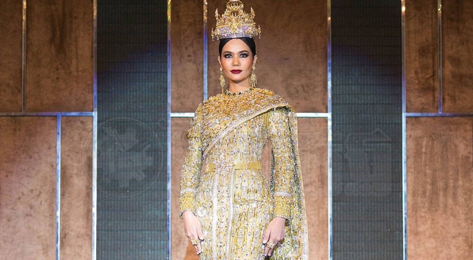 Hoa hau Thai Lan mac quoc phuc dinh 300.000 vien kim cuong hinh anh