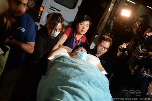 Lưu Đức Hoa bất lực vì phải vệ sinh tại giường ảnh 1 Luu Duc Hoa bat luc vi phai ve sinh tai giuong anh 1