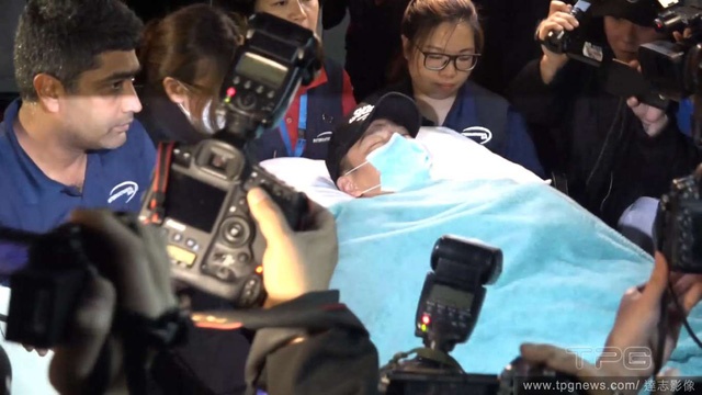 Luu Duc Hoa chua the di lai sau khi bi ngua giam hinh anh