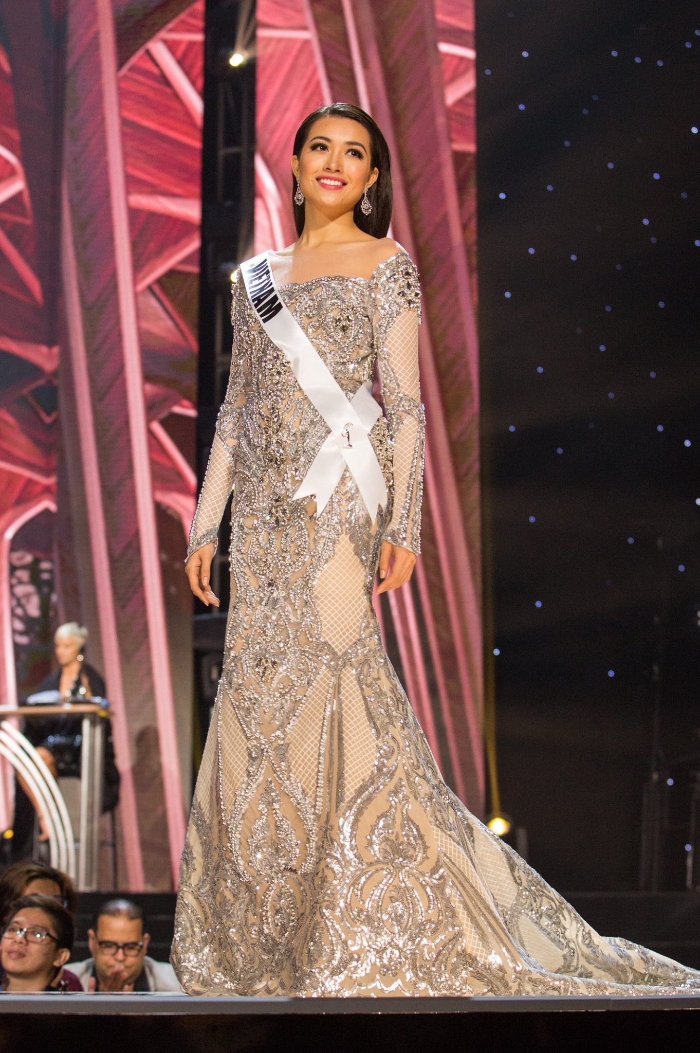 Le Hang tai Miss Universe anh 5