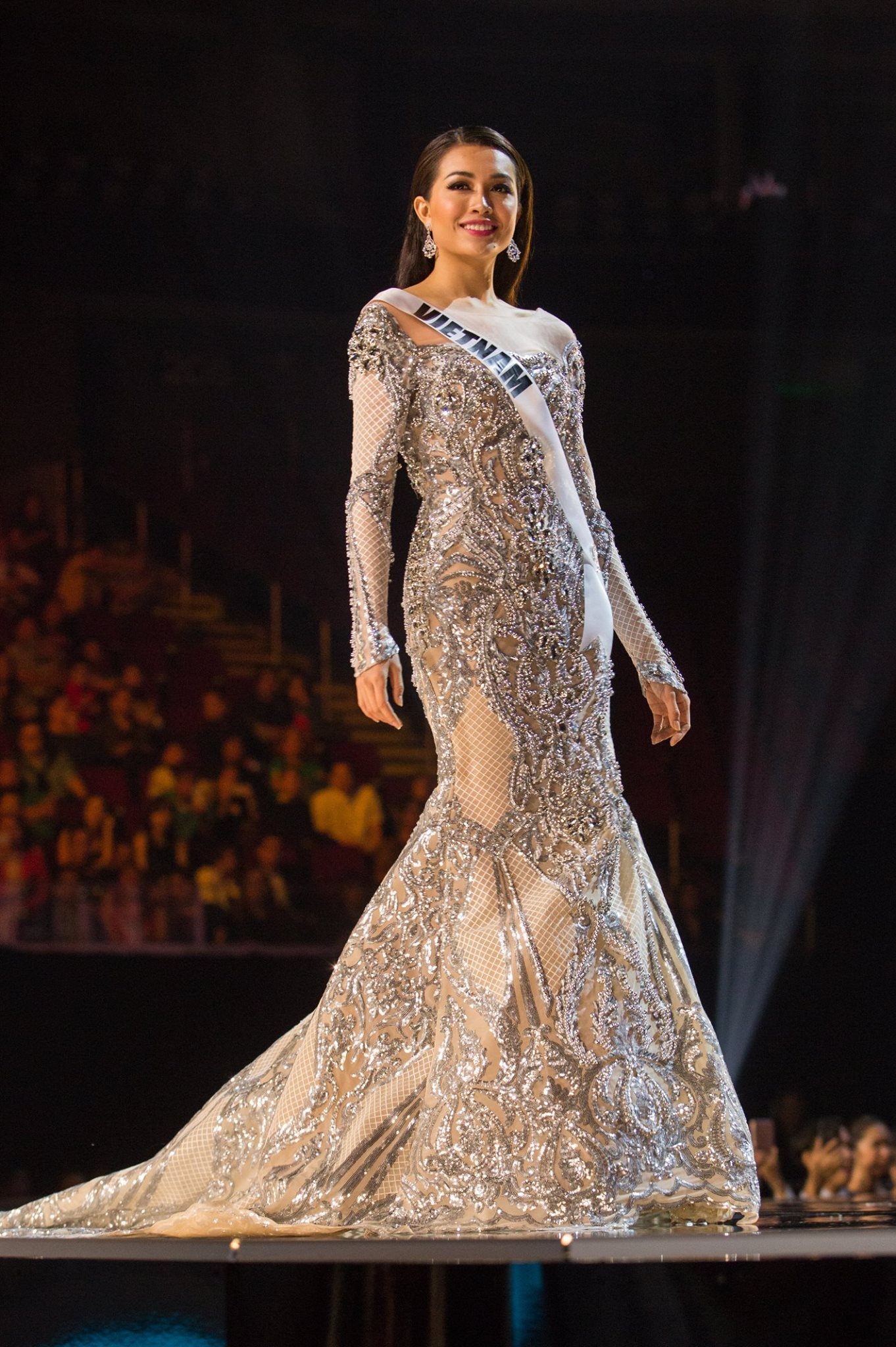 Le Hang tai Miss Universe anh 6