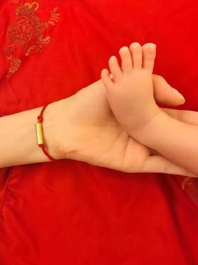 Sao Trung Quoc: Nguoi ben gia dinh,  nguoi tat bat anh 10