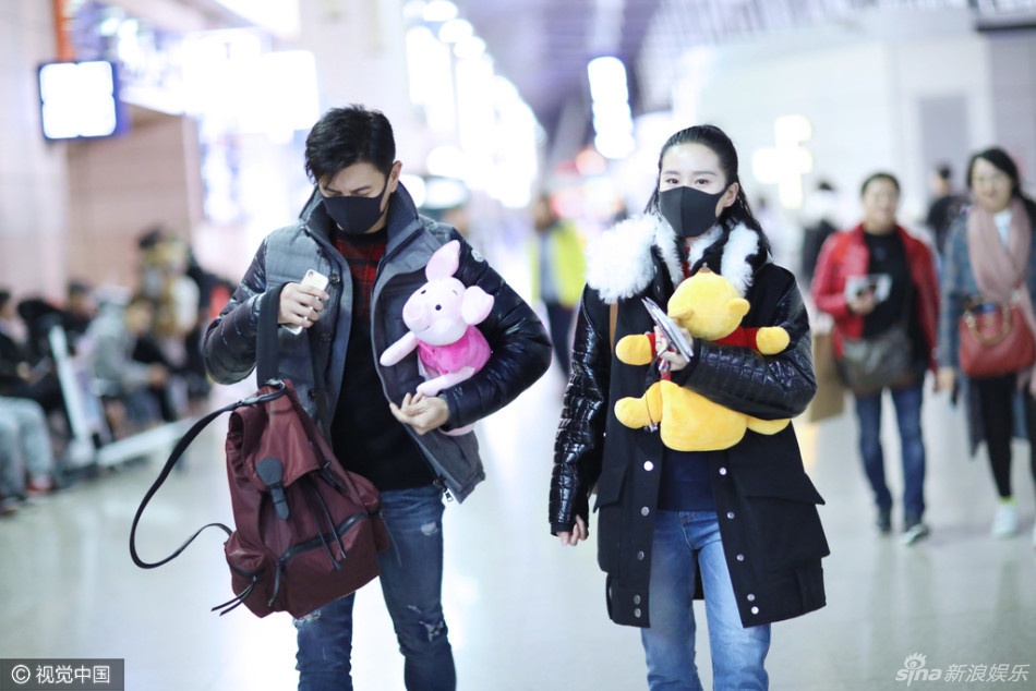 Sao Trung Quoc: Nguoi ben gia dinh,  nguoi tat bat anh 4