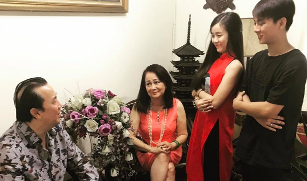 Hoai Lam sang nha ban gai chuc Tet, nghi van sap ket hon hinh anh