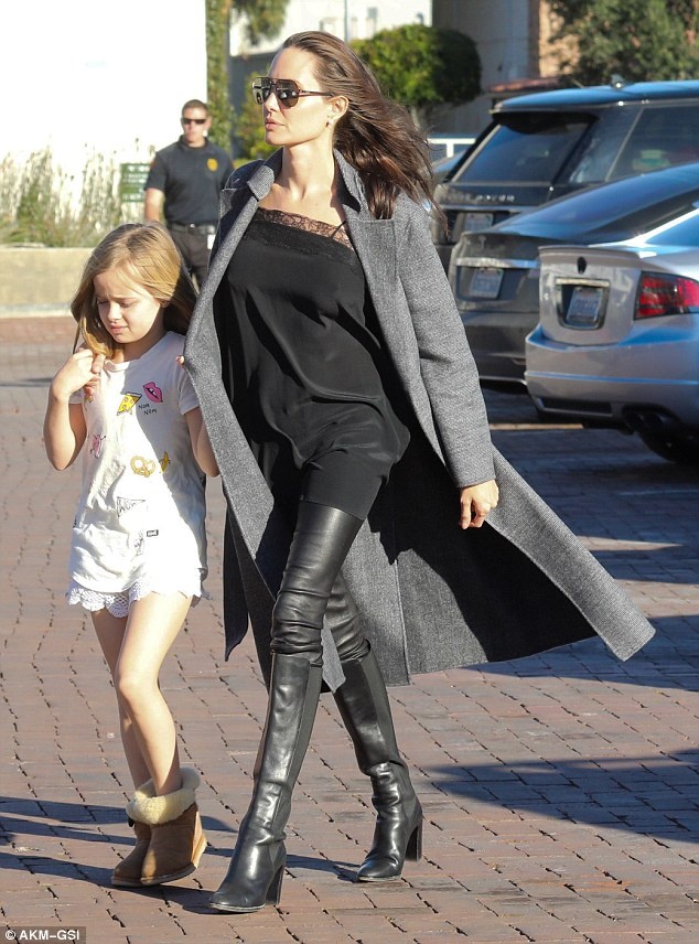 Angelina Jolie dep hon sau ly hon anh 6