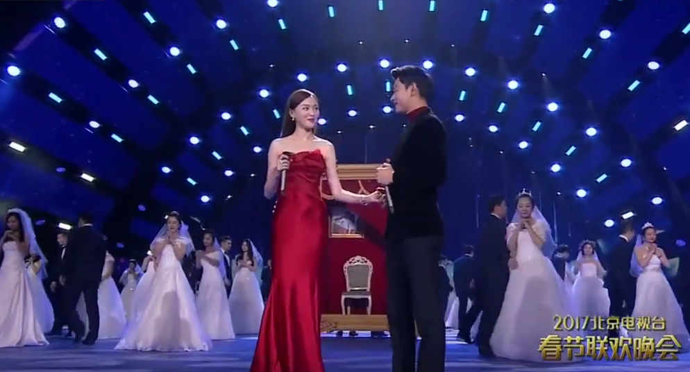 Duong Yen va La Tan hat tinh ca tren san khau mung xuan hinh anh