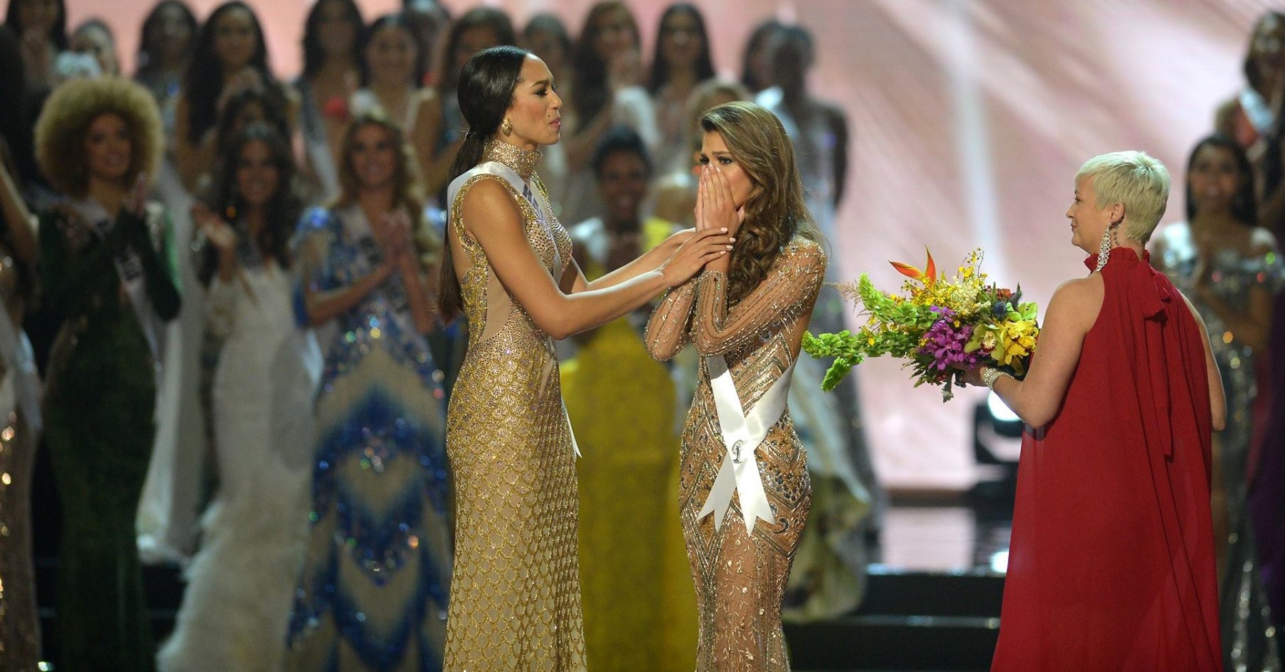 Hanh trinh dang quang cua hoa hau hoan vu 2016 anh 1