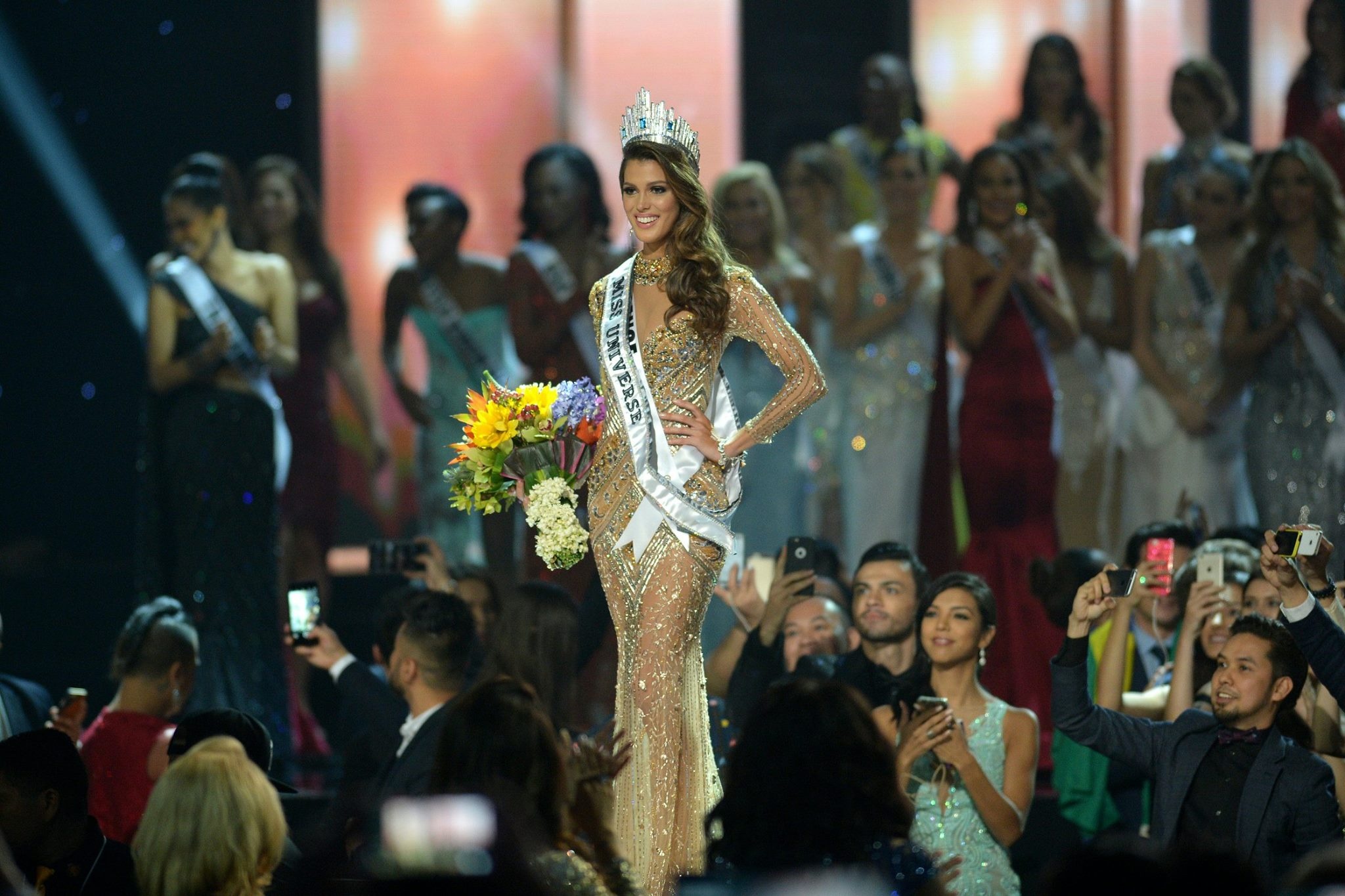 Hanh trinh dang quang cua hoa hau hoan vu 2016 anh 3