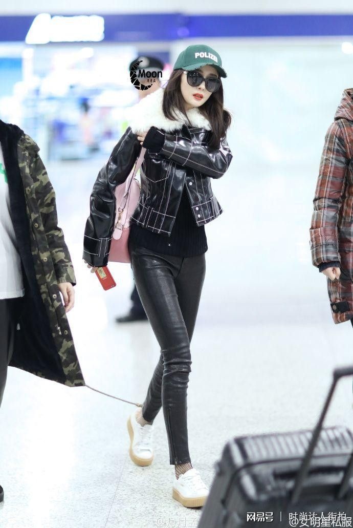 Duong Mich sanh dieu o san bay anh 1