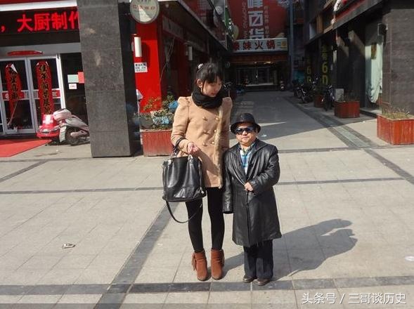 Tài tử lùn nhất Trung Quốc tự hào vì 4 lần cưới ảnh 2 Tai tu lun nhat Trung Quoc tu hao vi 4 lan cuoi anh 2