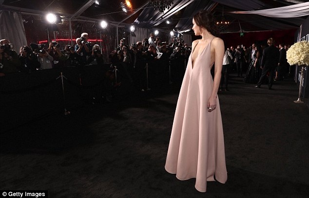 Sao nu '50 sac thai' khong mac noi y anh 3