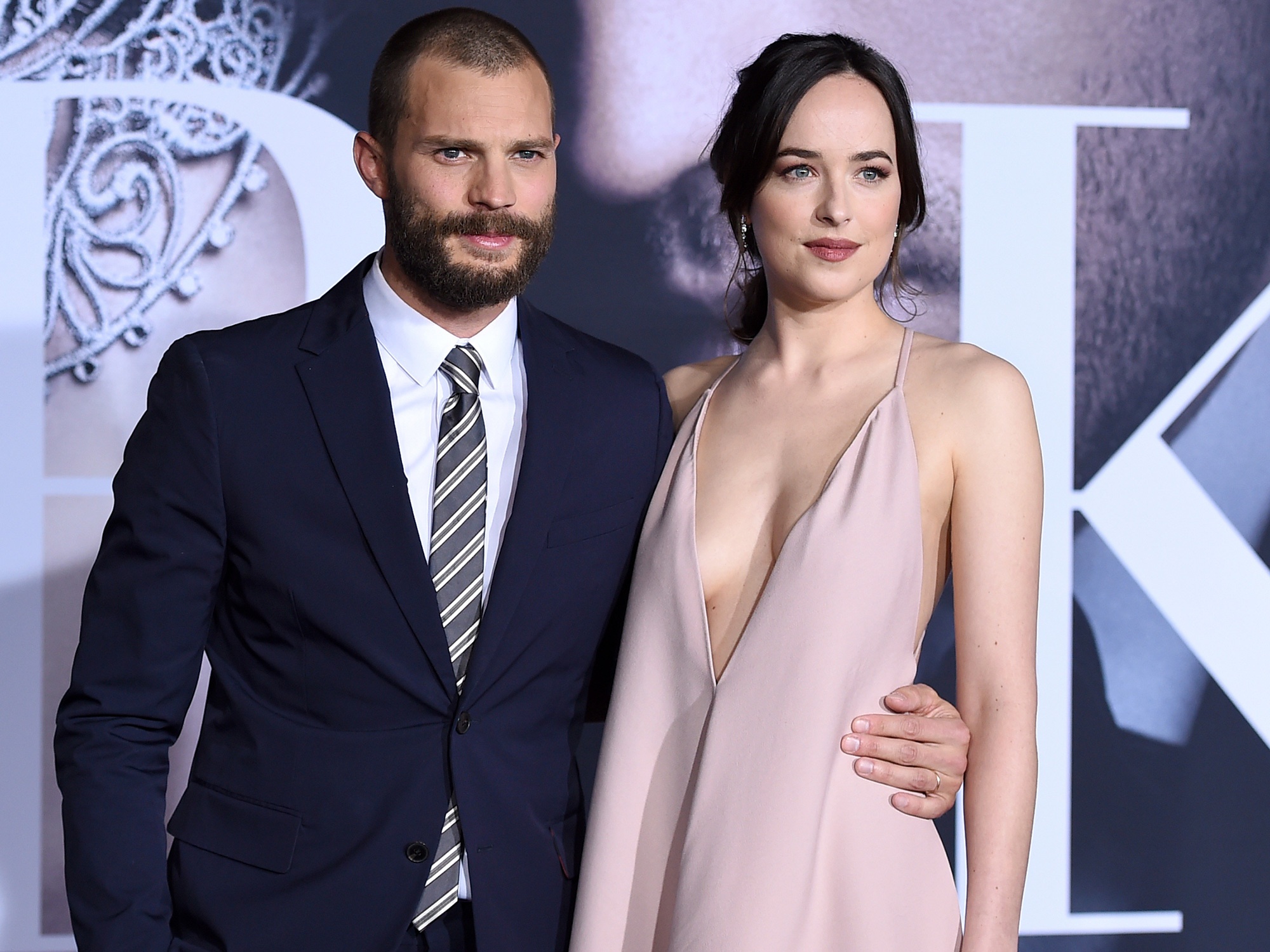 Sao nu '50 sac thai' khong mac noi y anh 4