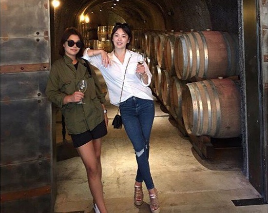 Thoi trang ngoai doi gian di cua Song Hye Kyo anh 3