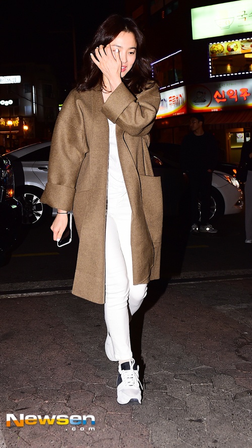 Thoi trang ngoai doi gian di cua Song Hye Kyo anh 10