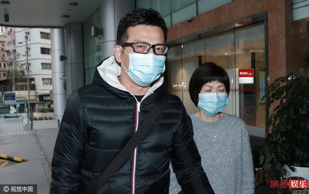 'Ngu ho tuong' deo khau trang den vien tham Luu Duc Hoa hinh anh