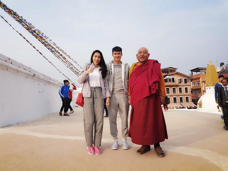 Thuy Tien va Cong Vinh den Nepal dau nam anh 1