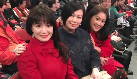 4 ba vo 'Vi Tieu Bao' tich cuc hoi ngo khi tuoi xe chieu hinh anh