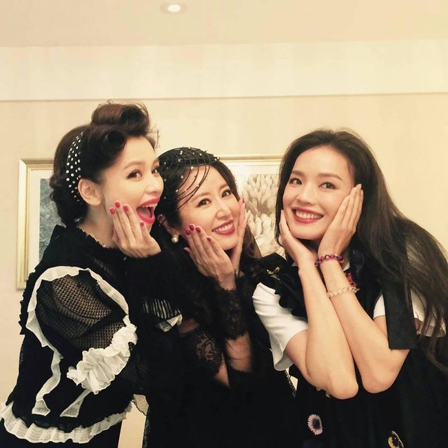 Lam Tam Nhu vua sinh con da len trang bia tap chi anh 6