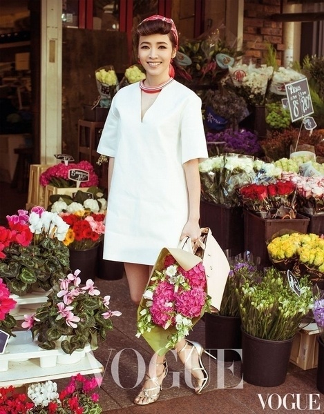 Lam Tam Nhu vua sinh con da len trang bia tap chi anh 9