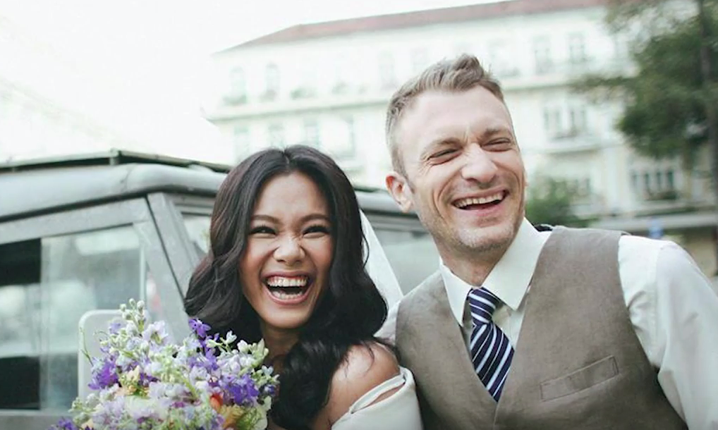 Phuong Vy va chong Tay song ca ngot ngao 'Tinh thoi xot xa' hinh anh