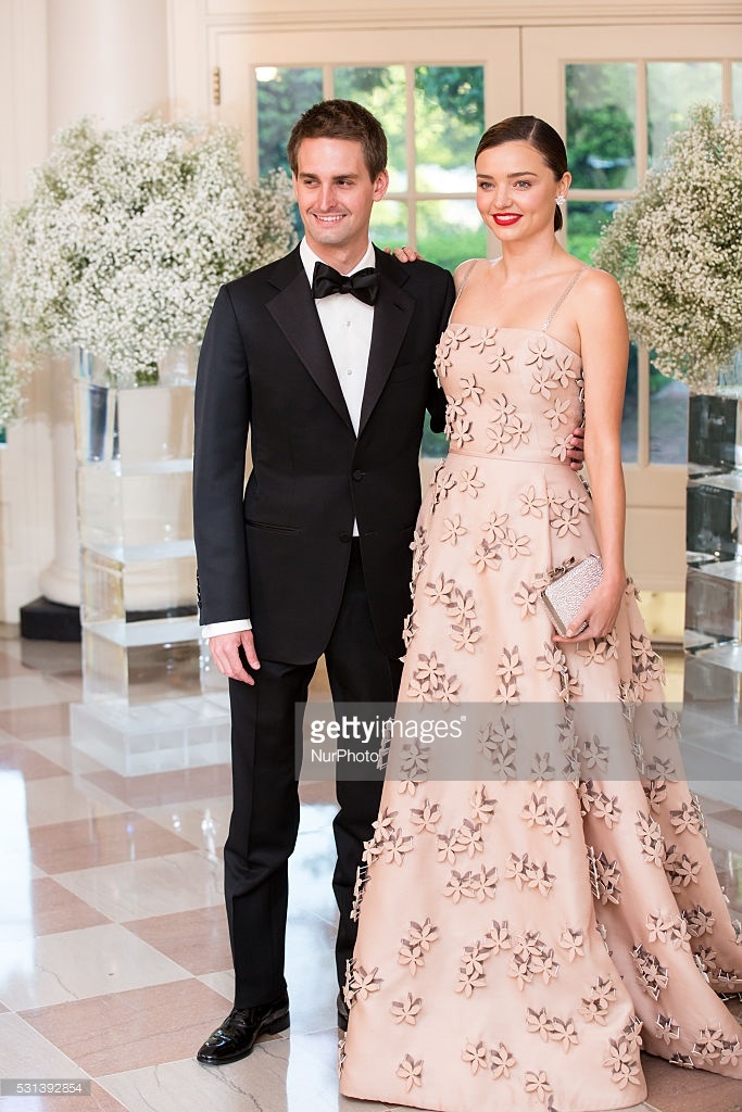 Miranda Kerr kể chuyện tế nhị khi yêu tỷ phú trẻ ảnh 1 Miranda Kerr ke chuyen te nhi khi yeu ty phu tre anh 1