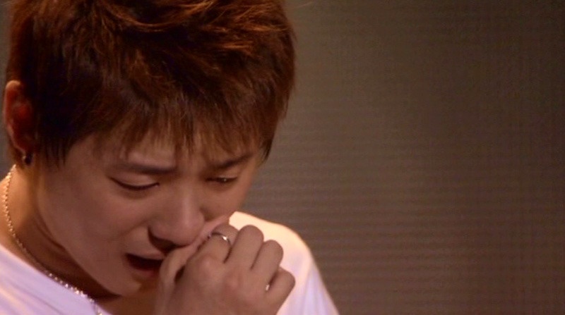 Junsu lan dau len tieng ve be boi 'om tien bo tron' hinh anh