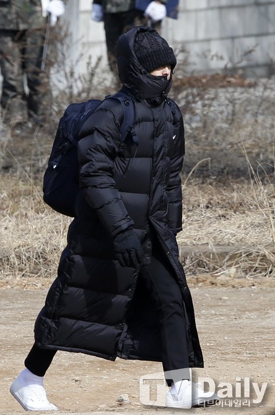 T.O.P (Big Bang) trum kin mit khi nhap ngu anh 3