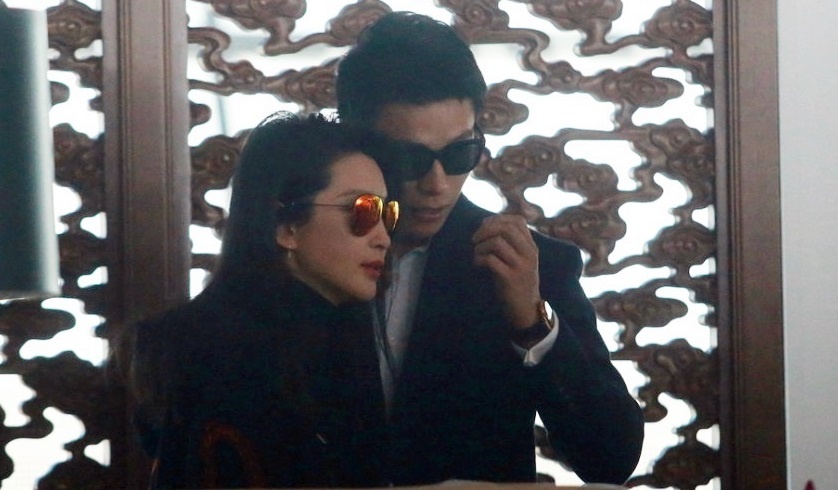 Ly Bang Bang au yem tinh tre kem 15 tuoi o san bay hinh anh