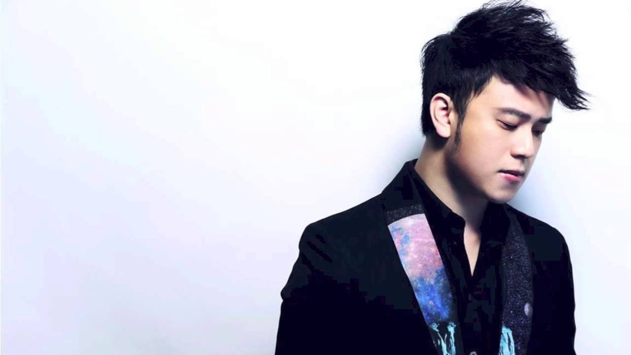 Ca si dam trinh qua doi anh 1