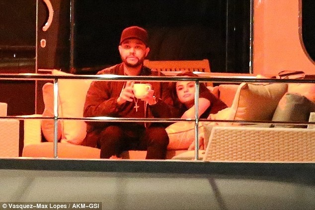 Selena Gomez hen ho The Weeknd anh 1