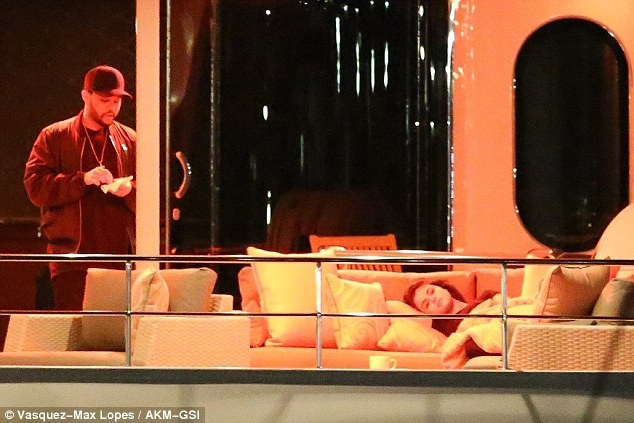 Selena Gomez hen ho The Weeknd anh 4